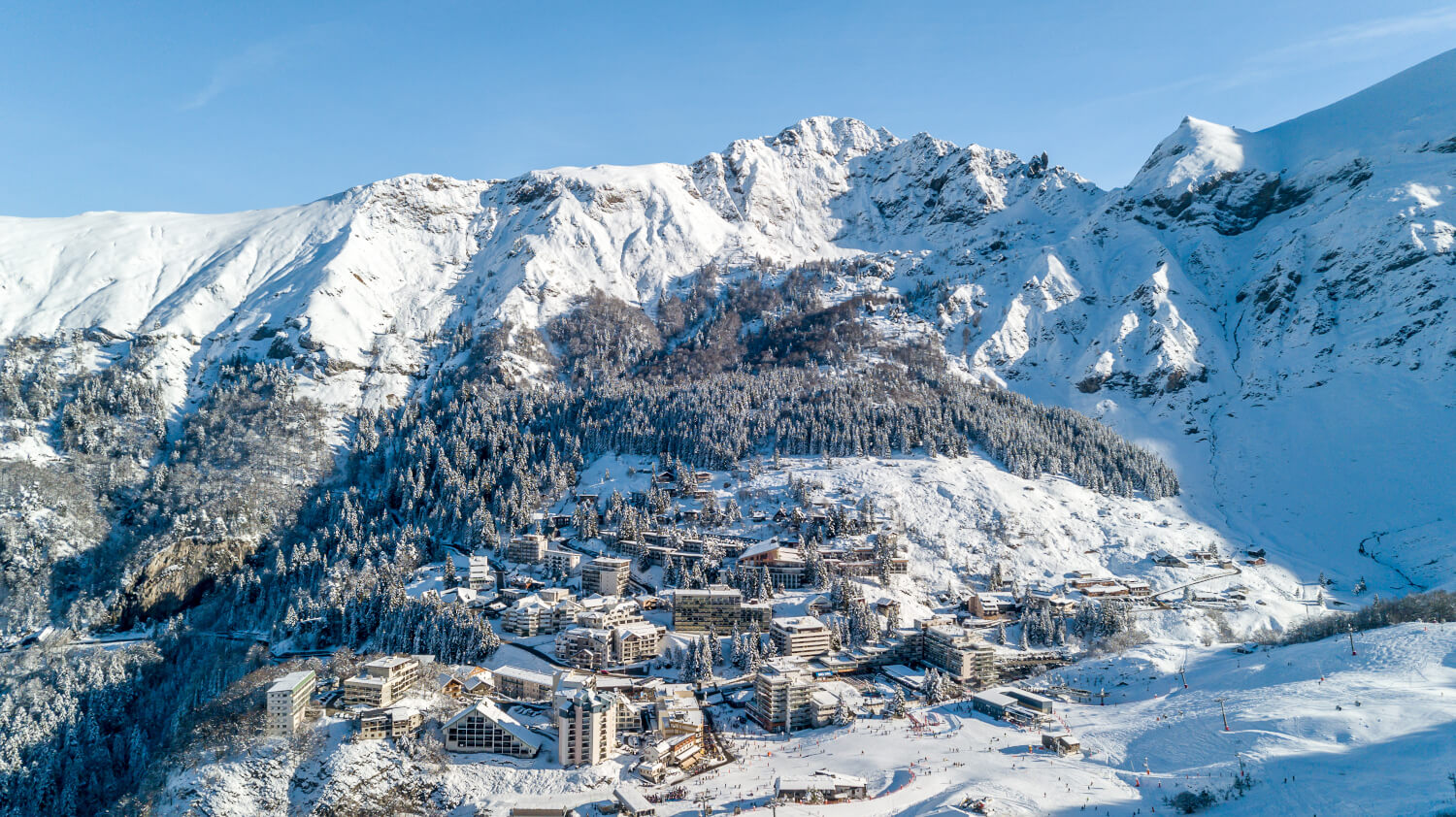 La station de Gourette en hiver vue du dessus