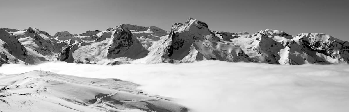 Panoramique du cirque de Gourette sous la neige vu depuis le col d'Aubisque
