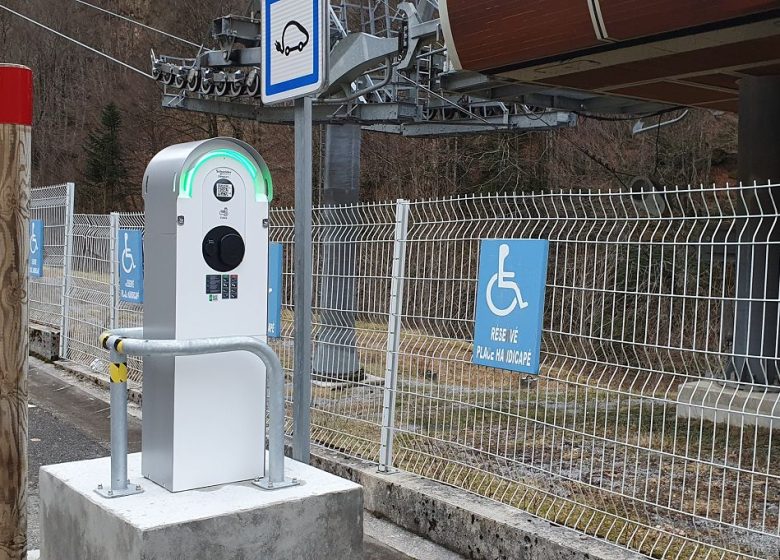 Borne de recharge électrique voiture