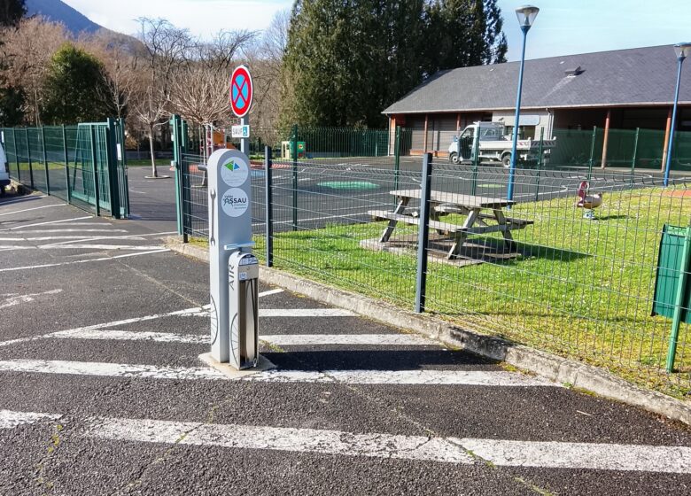 Station de réparation vélos Louvie-Juzon – Place du foyer rural
