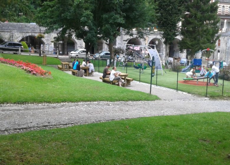 Picknickplaats in de tuin van Darralde