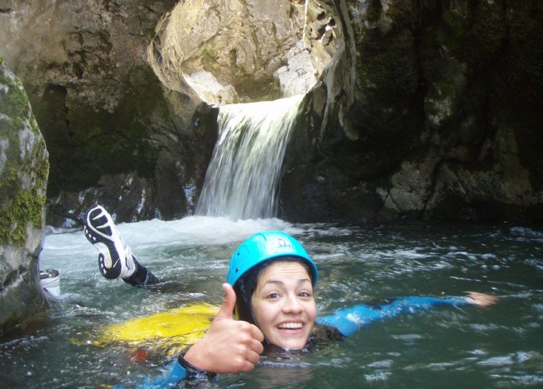 Aqua Vertige – Guida al canyon speleologico