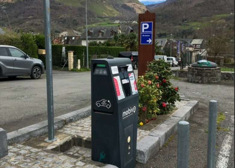 Borne de recharge électrique voiture