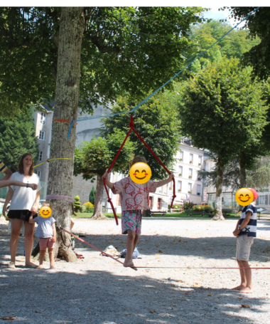 Initiation à la slackline à Gourette
