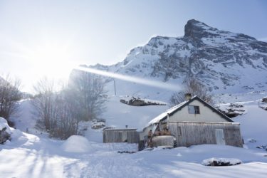 Paseos guiados con raquetas de nieve + baño nórdico con l'Aventure Nordique