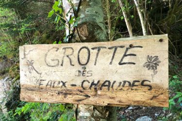 De grot van hete wateren