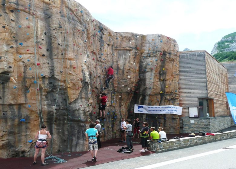 Muro de escalada al aire libre