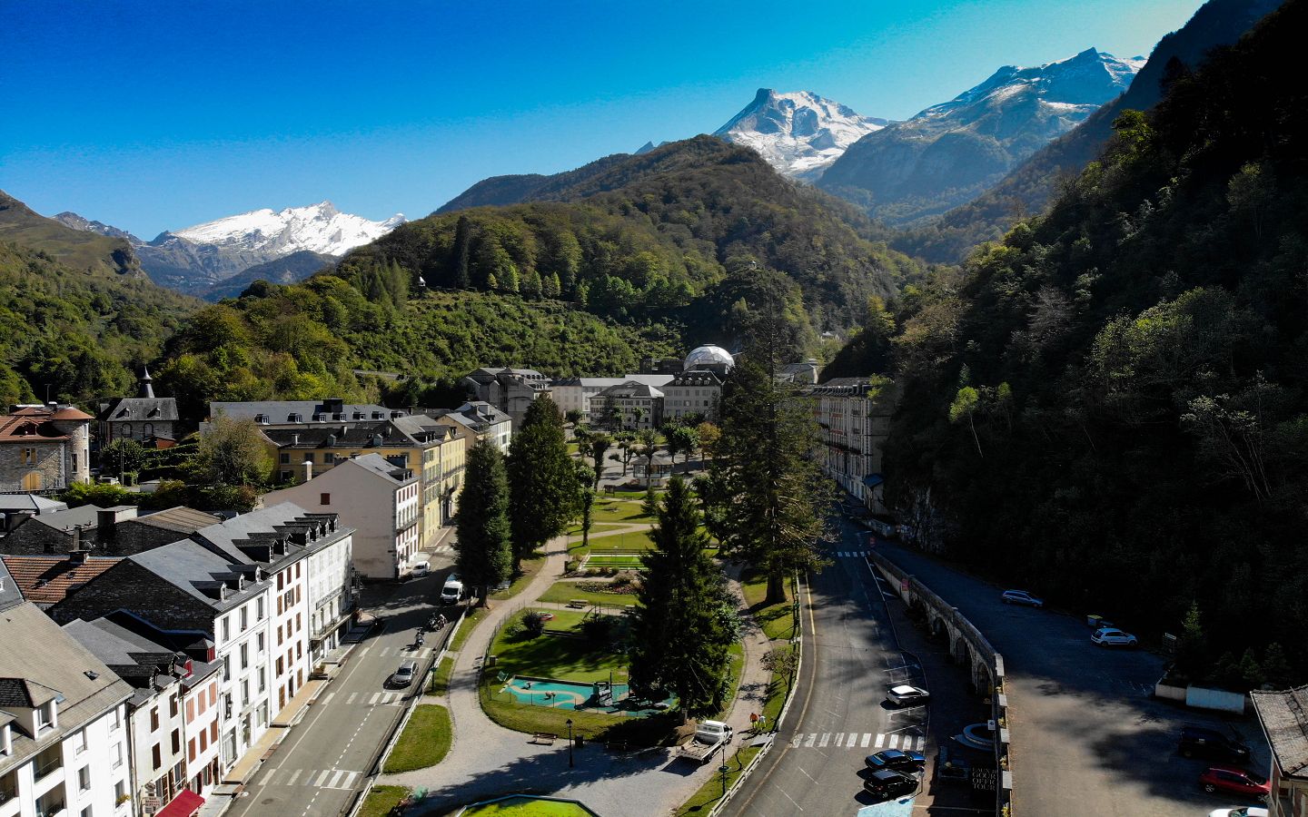 Vue d'avion des Eaux Bonnes. Gourette