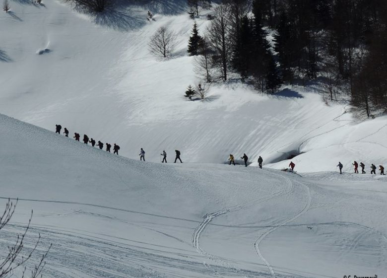 Racchette da neve nel Massiccio dell'Ossau