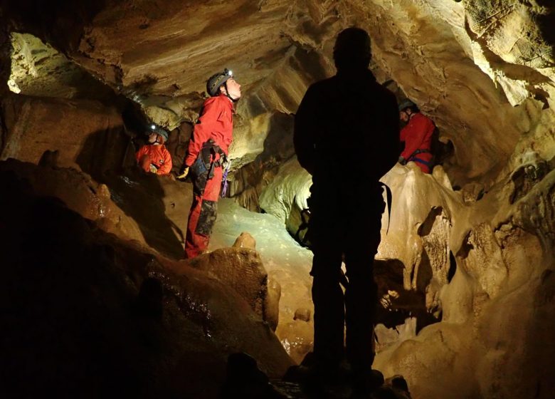 1/2 dag Speleologie-Sneeuwschoenwandelen