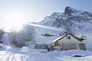 Begeleide sneeuwschoenwandelen + nordic bad met l'Aventure Nordique