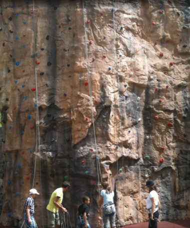 Escalade sur mur exterieur Gourette