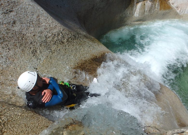 1/2 journée canyoning sportif sensation